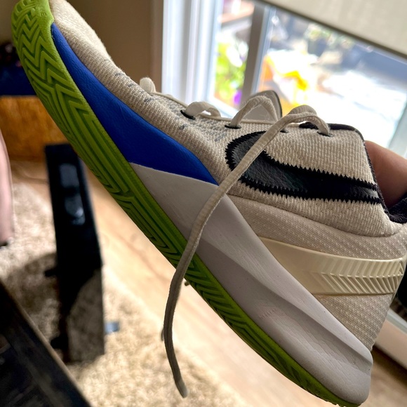 Nike Kyrie Flytrap 2 GS White/Black/Lime Blast/Persian Violet Basketball Shoes - Picture 1 of 3